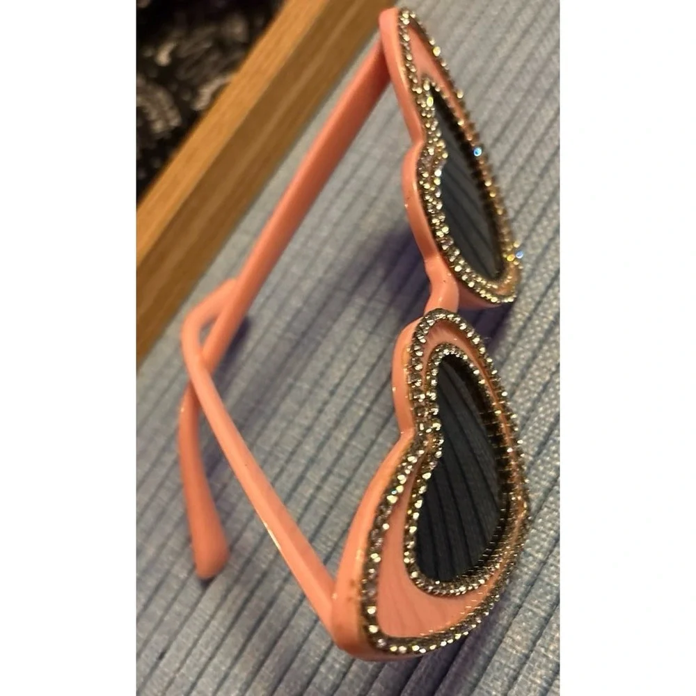 NEW Women's Pink Rhinestone Jewel Trim Classic Cat Eye Sunglasses‎